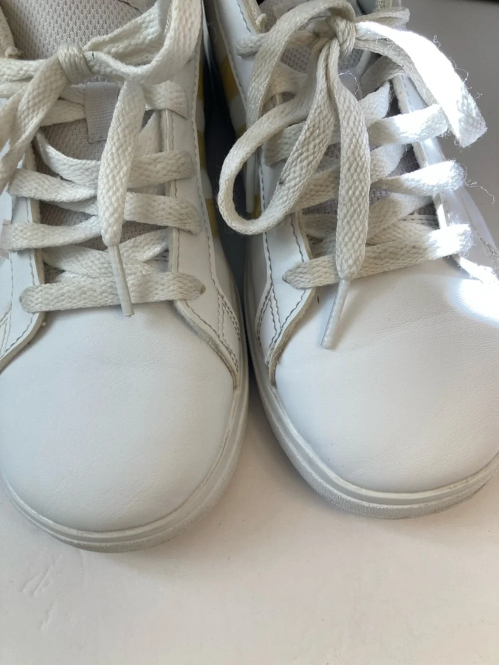 adidas Grand Court low Kids 5.5 White Sneakers with Iridescent Stripe Accents